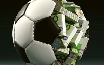 Футболна топка, пълна с пари